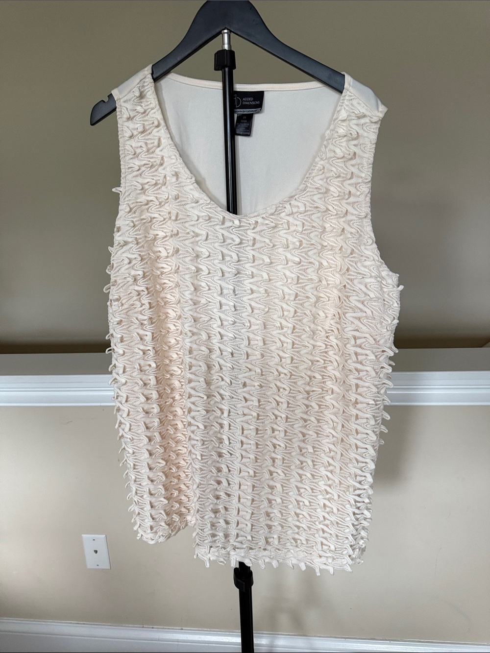Added Dimensions Cream Loop-Textured V-Neck Sleeveless Top